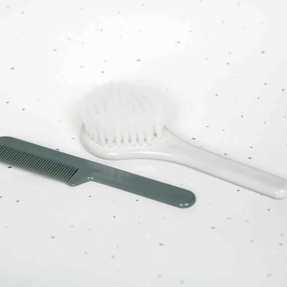 Baby Borstel & Kam Sage Green Luma