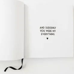 Baby'S Eerste Jaar Boek Bonjour To You