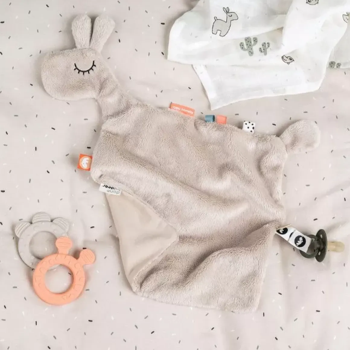 Done By Deer Knuffeldoek Lalee Sand