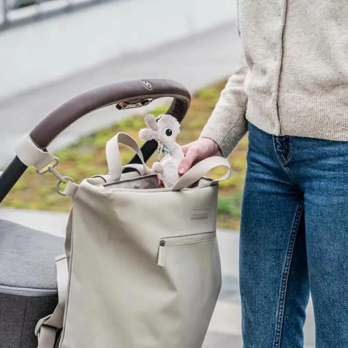 Done By Deer Luierrugzak Sand