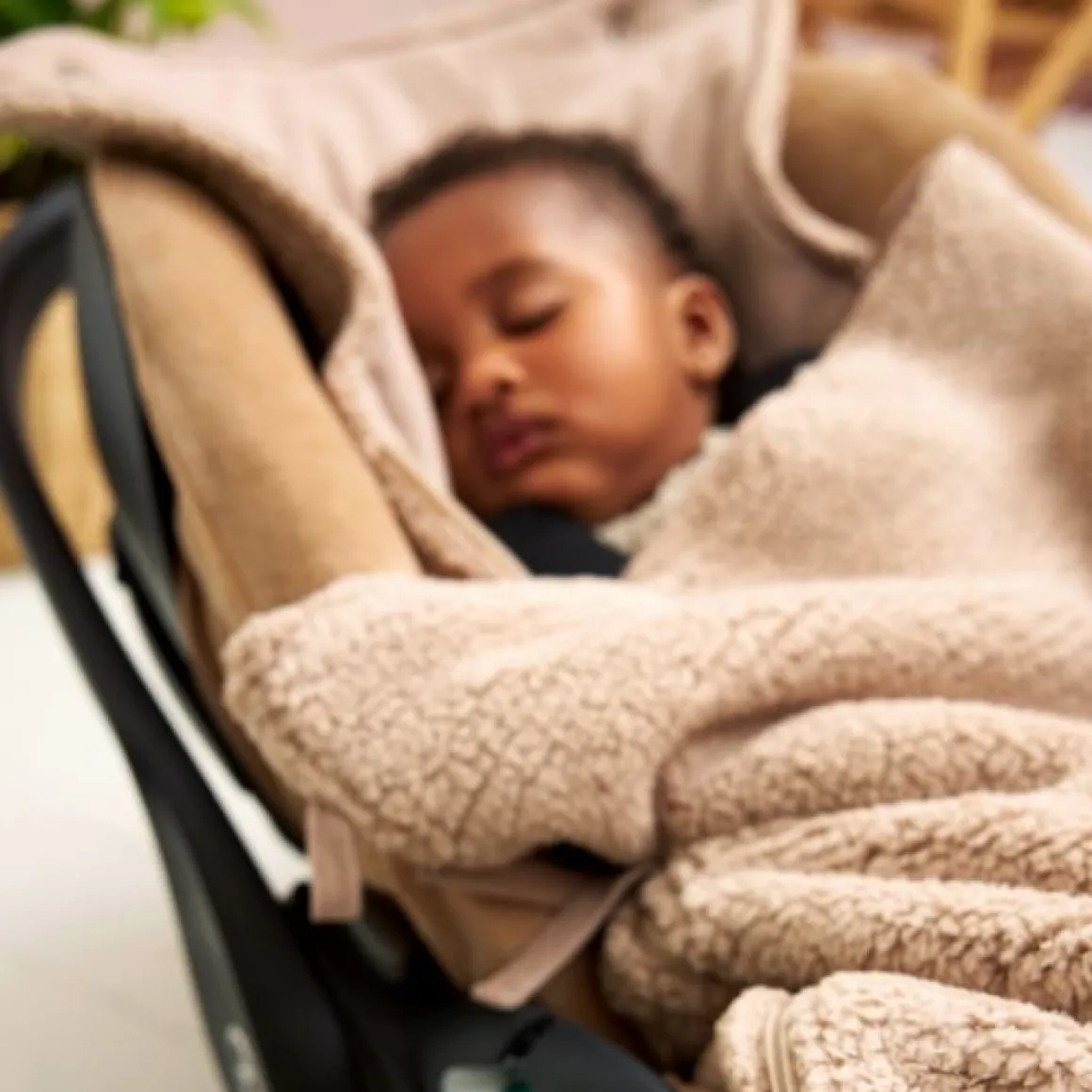 Ontdek De Comfort En Stijl Van De Meyco Voetenzak Teddy Sand!