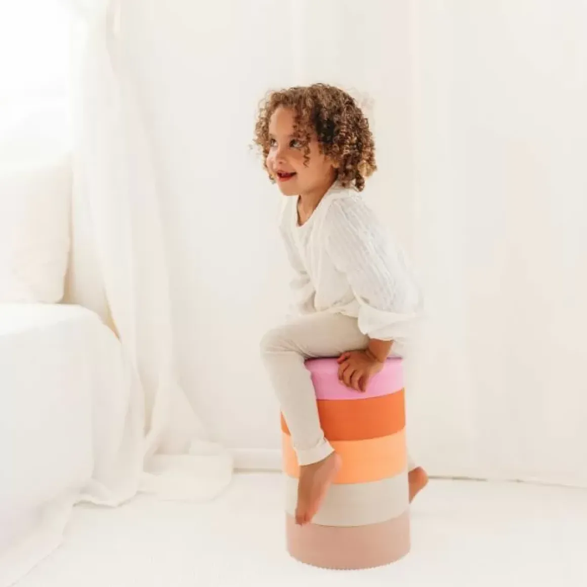 Rainbow Chair Earth Moes