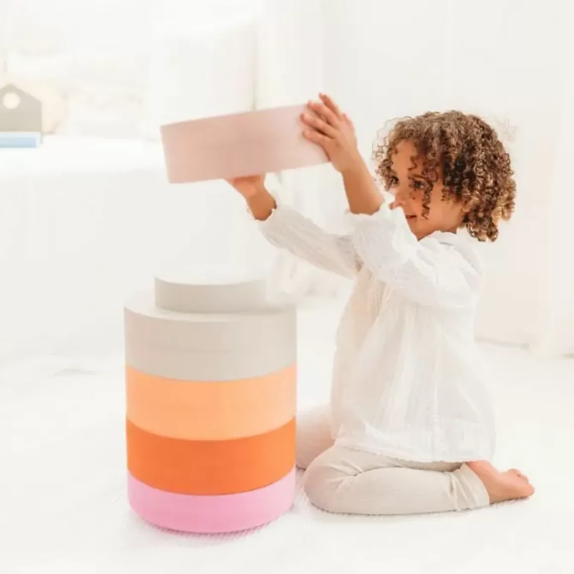 Rainbow Chair Earth Moes