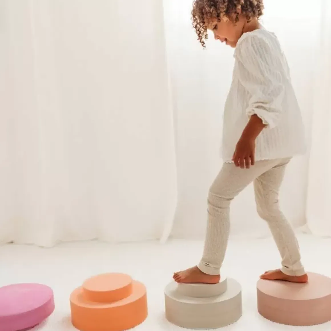 Rainbow Chair Earth Moes