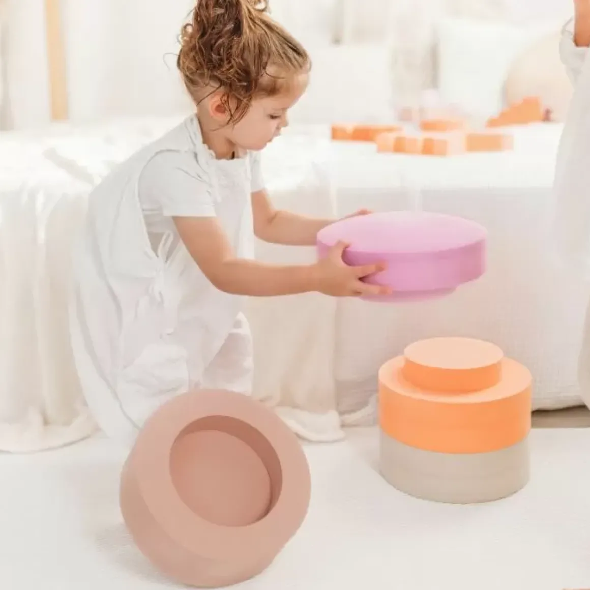 Rainbow Chair Earth Moes