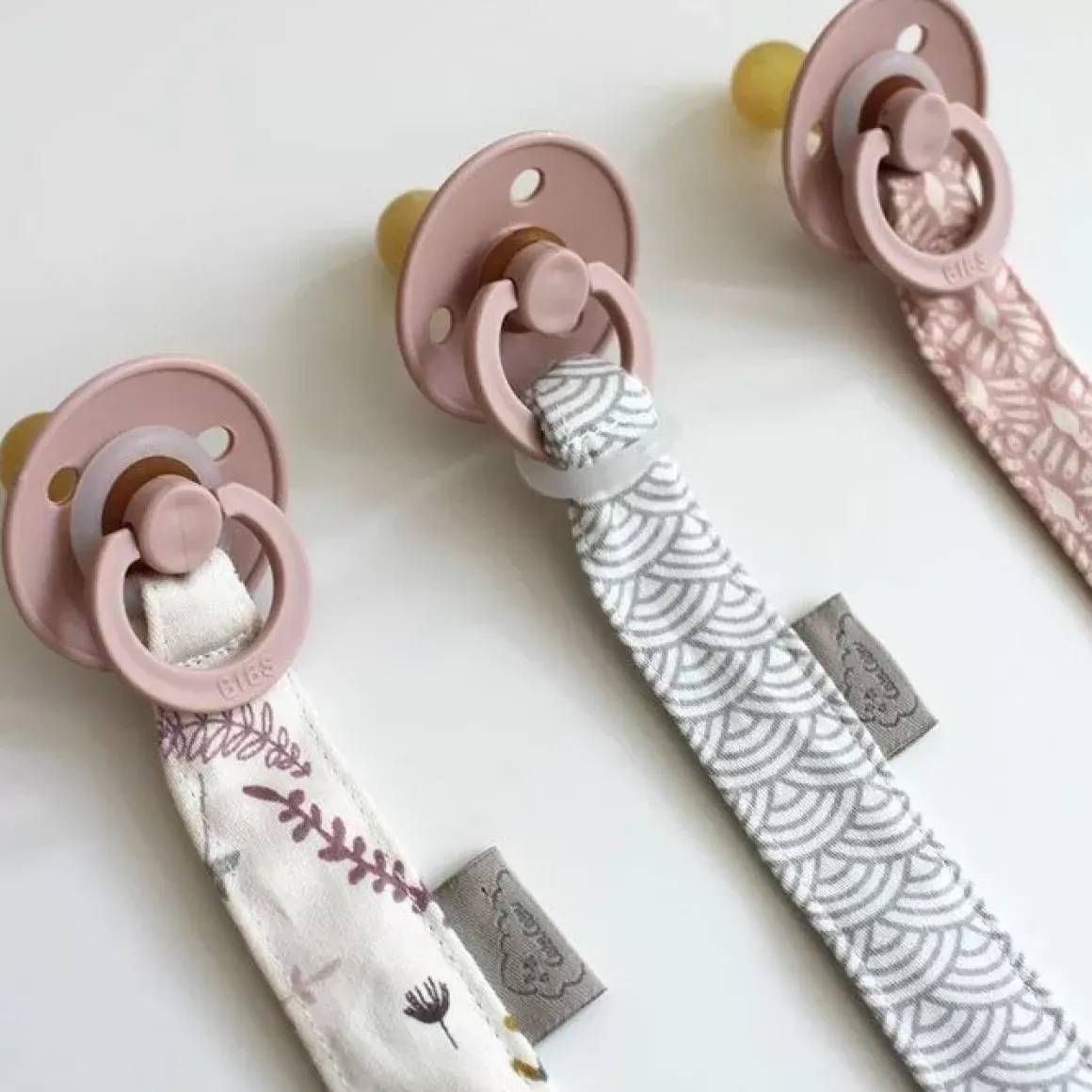 Speenkoord Pressed Leaves Roze Camcam