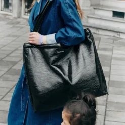 Studio Noos Mom Bag Reversible Teddy Lacquer Zwart