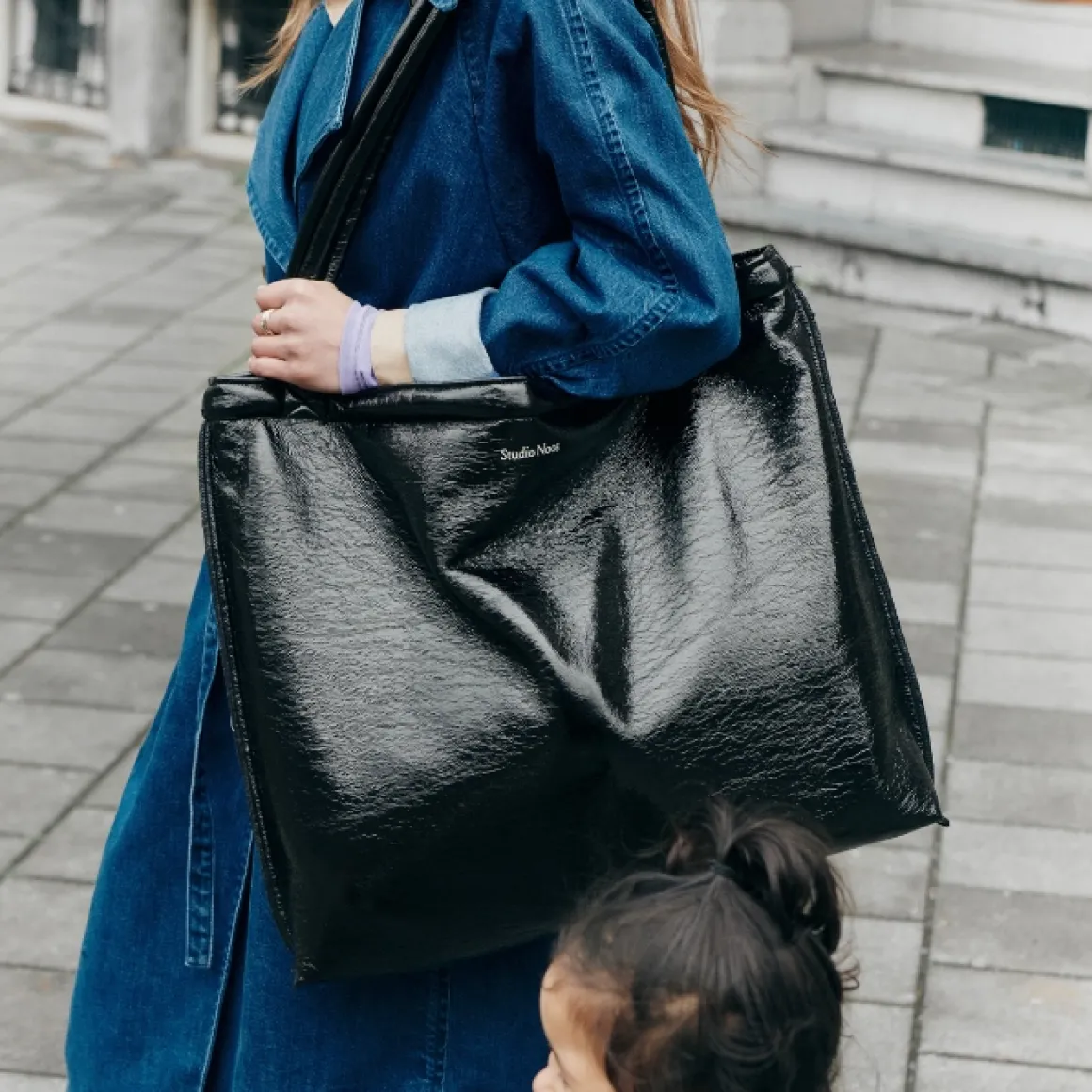 Studio Noos Mom Bag Reversible Teddy Lacquer Zwart