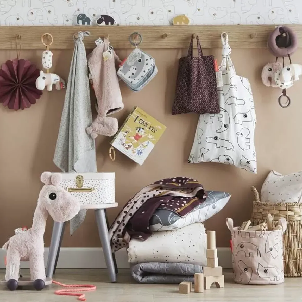 Trekspeeltje Raffi Roze Done By Deer