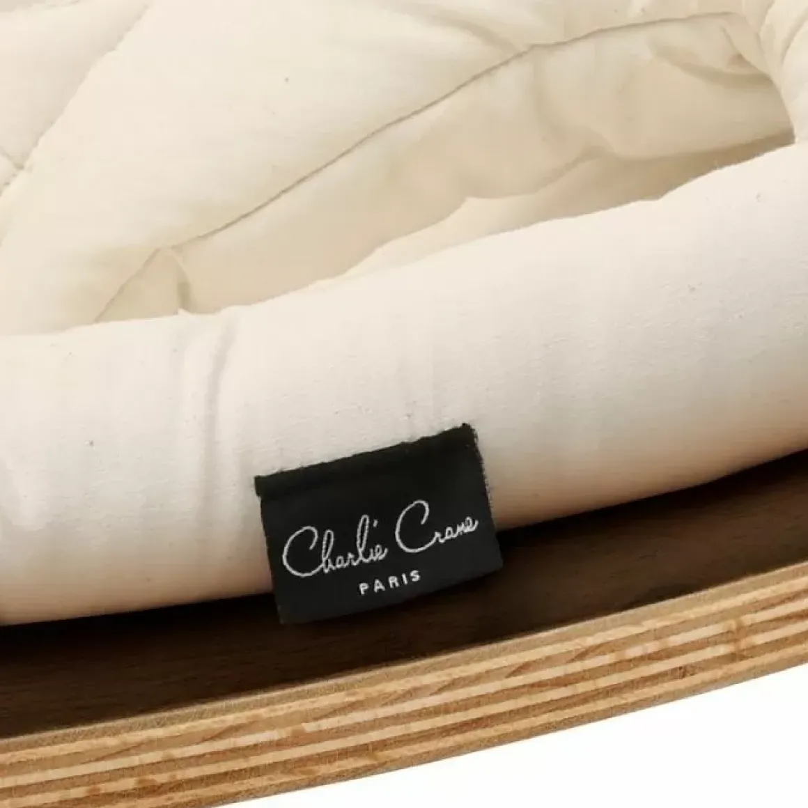 Wipstoeltje Levo Walnoothout Organic White Charlie Crane